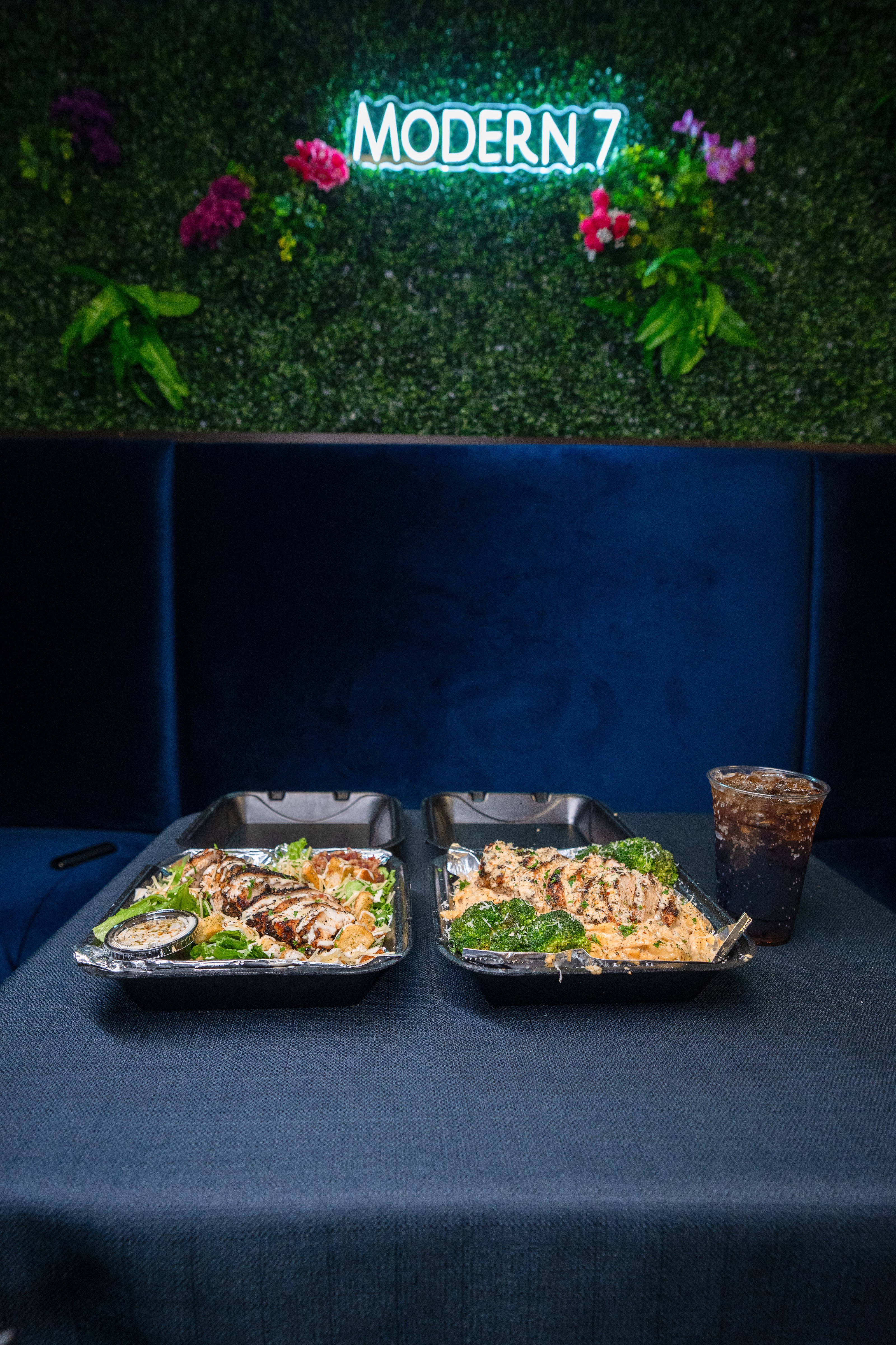 MODERN 7 BISTRO