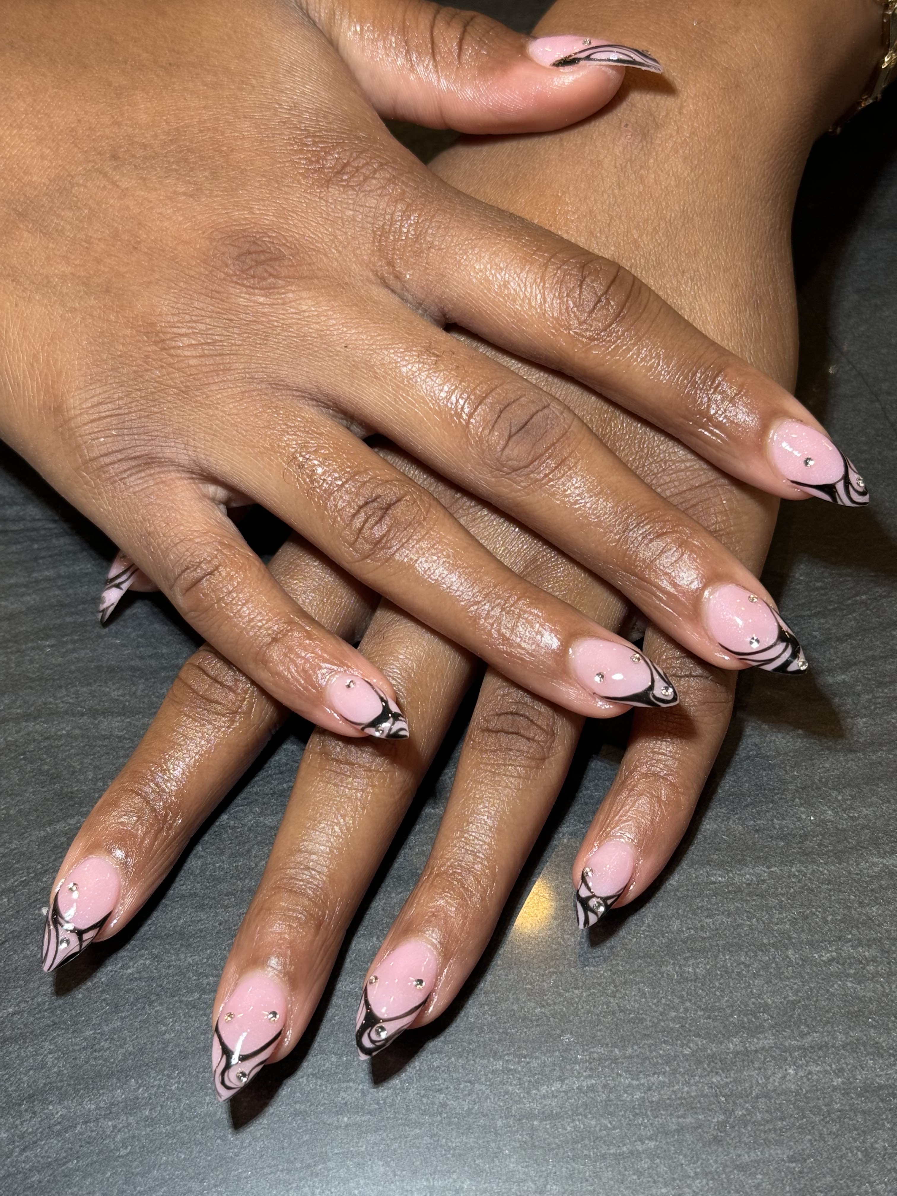 ESSENTIAL NAIL BAR photo 3