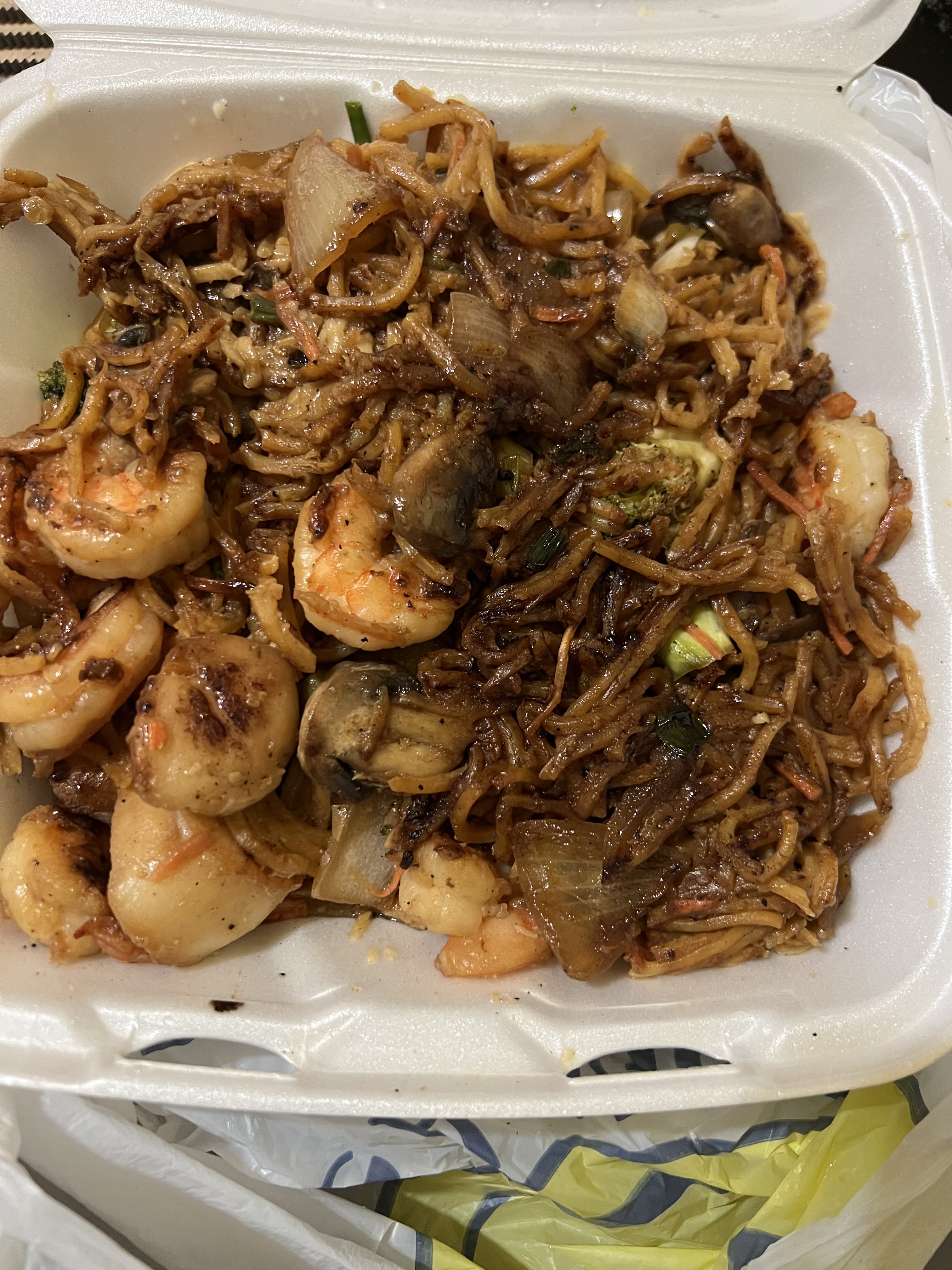 Yoshi Hibachi Grille Livernois photo 4